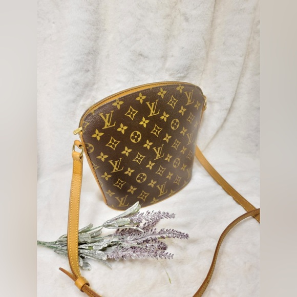 Authentic Louis Vuitton Drouot Crossbody shoulder bag - Picture 2 of 16